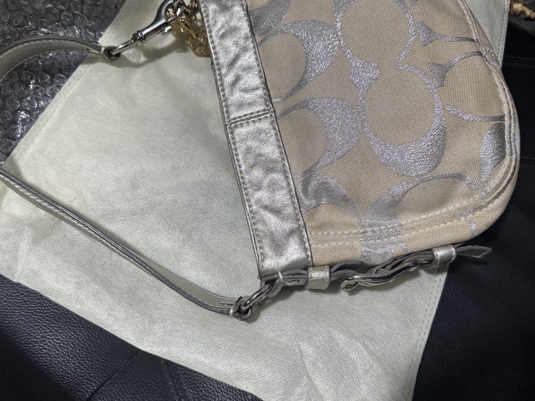 COACH MINI ZOE (42715) (Category: Luxury Bags & Wallets) located in San Francisco. Submitted by wisetimepieces (Listing ID 1451290005, Image 3). Description: Coach Mini Zoe shoulder bag in beige signature jacquard with silver metallic canvas trim. Over all in good condition Has signs of usage on canvas but no rubs (minimal dirt) Minimal dents/ cracks on rubber lining 📍Agusan del Sur, Mindanao.