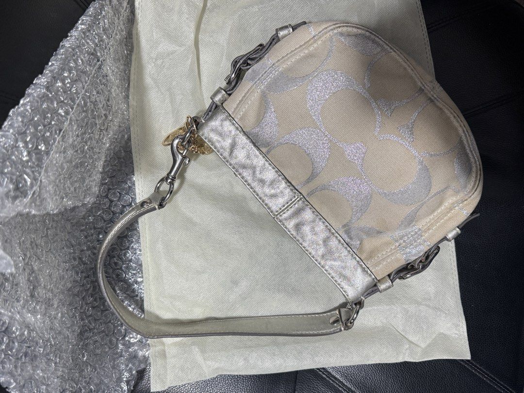 COACH MINI ZOE (42715) (Category: Luxury Bags & Wallets) located in San Francisco. Submitted by wisetimepieces (Listing ID 1451290005, Image 2). Description: Coach Mini Zoe shoulder bag in beige signature jacquard with silver metallic canvas trim. Over all in good condition Has signs of usage on canvas but no rubs (minimal dirt) Minimal dents/ cracks on rubber lining 📍Agusan del Sur, Mindanao.