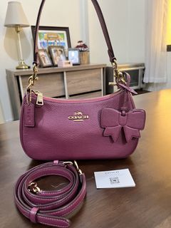 (Category: ) located in . Submitted by declutteringprettyinpink (Listing ID 1451066323, Image 1). Description: .