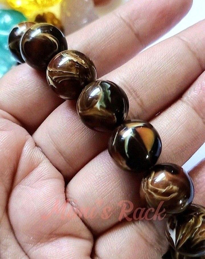 Coffee Beeswax Amber | Natural Amber Stone (Category: Bracelets) located in Taguig. Submitted by mimisrack (Listing ID 1451310262, Image 3). Description: 🤎Rich tones with warm elegance. -Coffee-colored beeswax amber material -Smooth polished finish with deep earthy hues -Lightweight and comfortable for jewelry use -Amber is associated with warmth, protection, and positive energy -A beautiful natural piece that adds a cozy and luxurious touch 🧿 