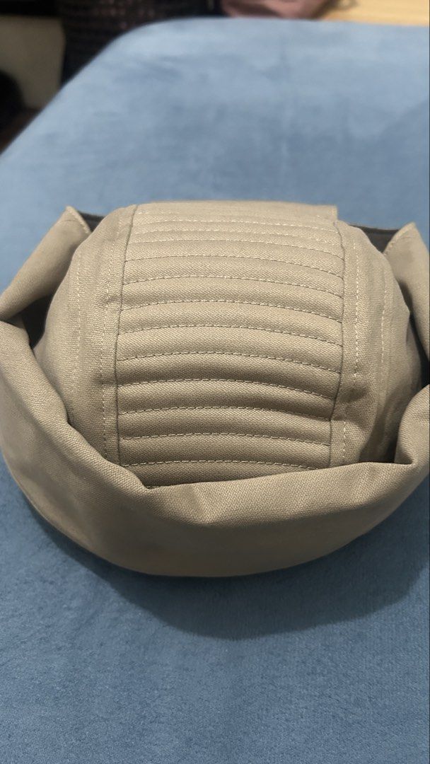 Columbia Khaki UNISEX ENDOR ISSUE HAT (Category: Caps & Hats) located in Manila. Submitted by ember7 (Listing ID 1451320777, Image 3). Description: - UNISEX ENDOR ISSUE HAT - Size L/XL - Ear flaps with button closure RFS: Di kasya sa ulo ng bumili.