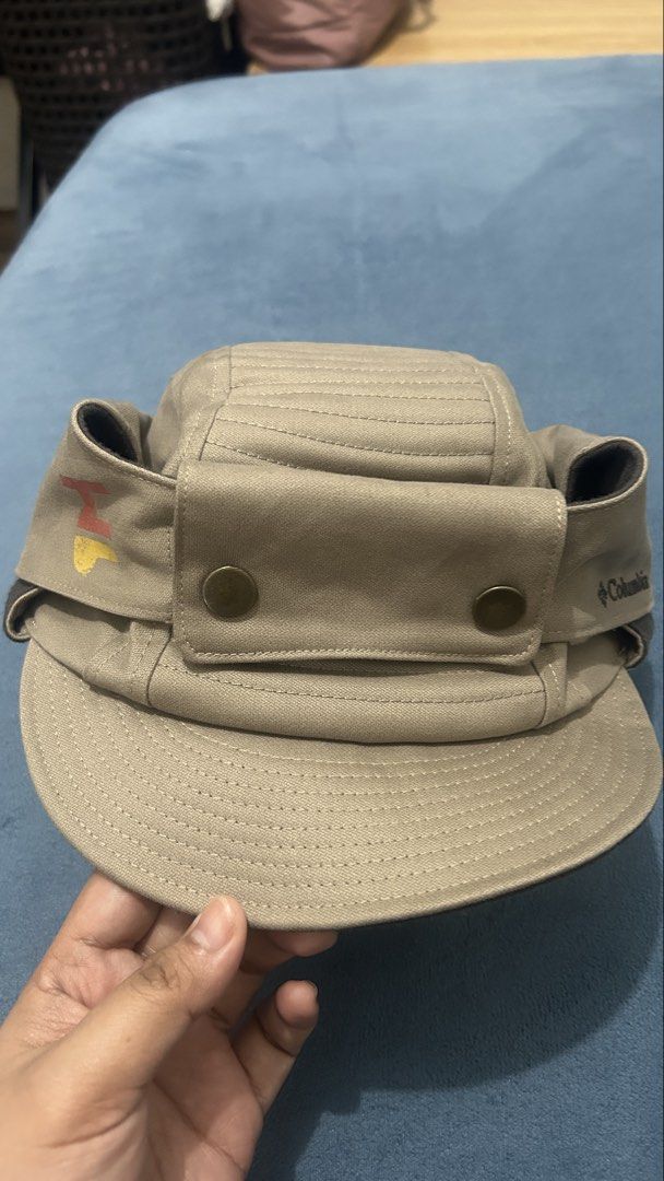 Columbia Khaki UNISEX ENDOR ISSUE HAT (Category: Caps & Hats) located in Manila. Submitted by ember7 (Listing ID 1451320777, Image 2). Description: - UNISEX ENDOR ISSUE HAT - Size L/XL - Ear flaps with button closure RFS: Di kasya sa ulo ng bumili.