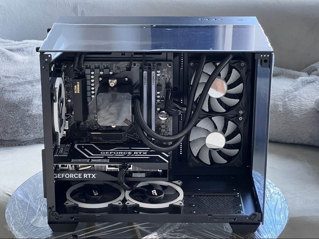 COMPUTER SET (Category: Desktops) located in Quezon City. Submitted by Skidbladnir (Listing ID 1451226463, Image 2). Description: OPEN FOR TRADING [Ryzen 7 5700X + RTX 4060 Full Gaming Set 🚀 ​Price: 53,000 ​Selling my complete, well-maintained gaming setup. Perfect for competitive gaming (Valorant/CS2), streaming, or heavy video editing. Everything is plug-and-play! ​🖥️ SYSTEM SPECIFICATIONS: ​CPU: AMD Ryzen 7 5700X (8 Cores, 16 Threads) ​GPU: 