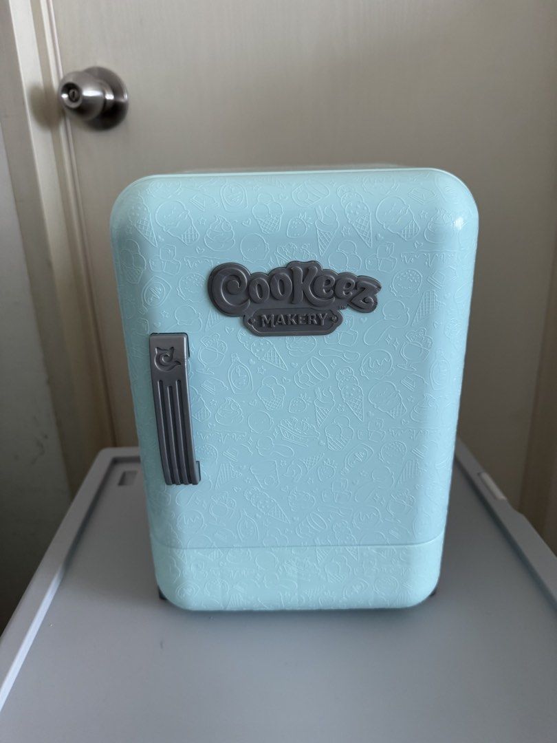 Cookeez Fridge Only (Category: Refrigerators and Freezers) located in Mandaluyong City. Submitted by grmnk (Listing ID 1451195643, Image 1). Description: SELLING FRIDGE ONLY! Daughter has already used the dough and other accessories (plushie). Still great for pretend play but I have no space in our condo! Bought for over 3K 🥲 BPI / GCash Grab / Lalamove from Mandaluyong.