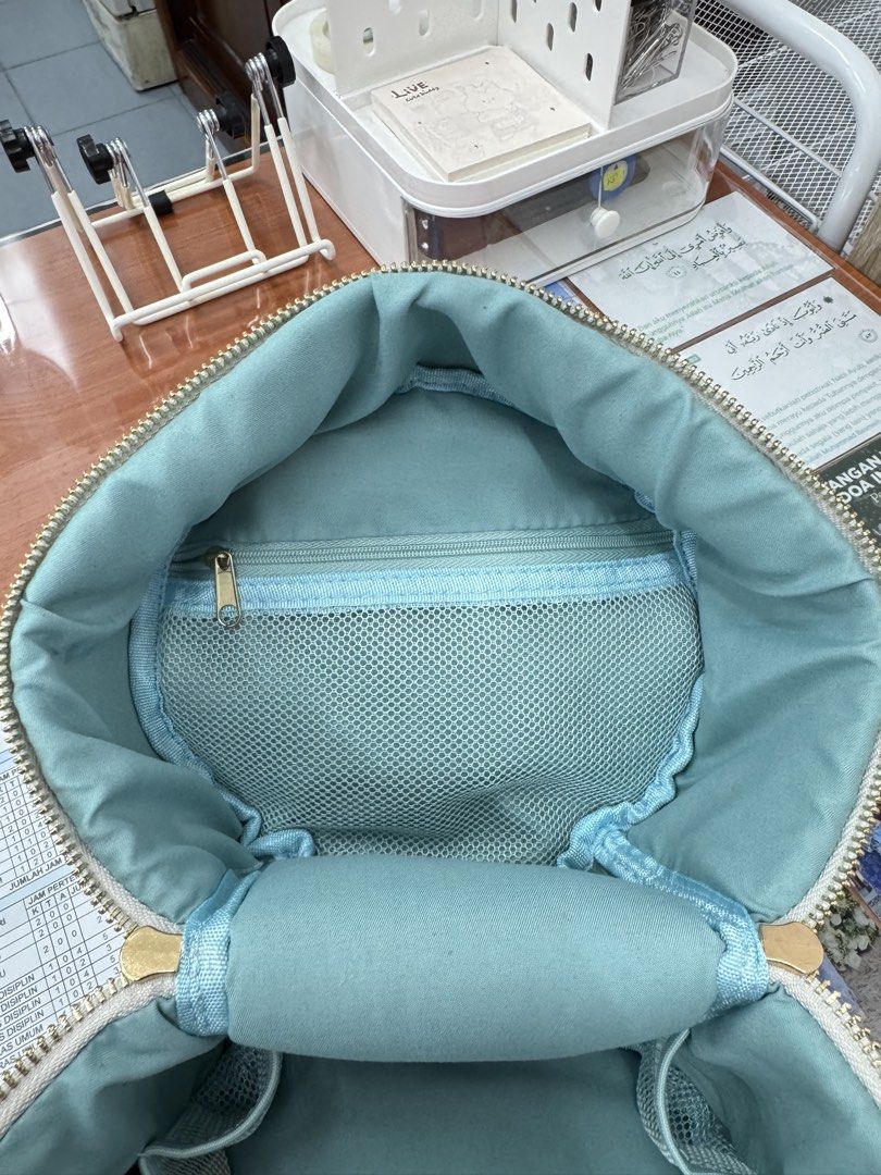 Diffuser EO Bag (Category: Purses & Pouches) located in Petaling Jaya. Submitted by dieladiela (Listing ID 1451309147, Image 3). Description: 📌 Can fit 10 EO bottle (as in picture).