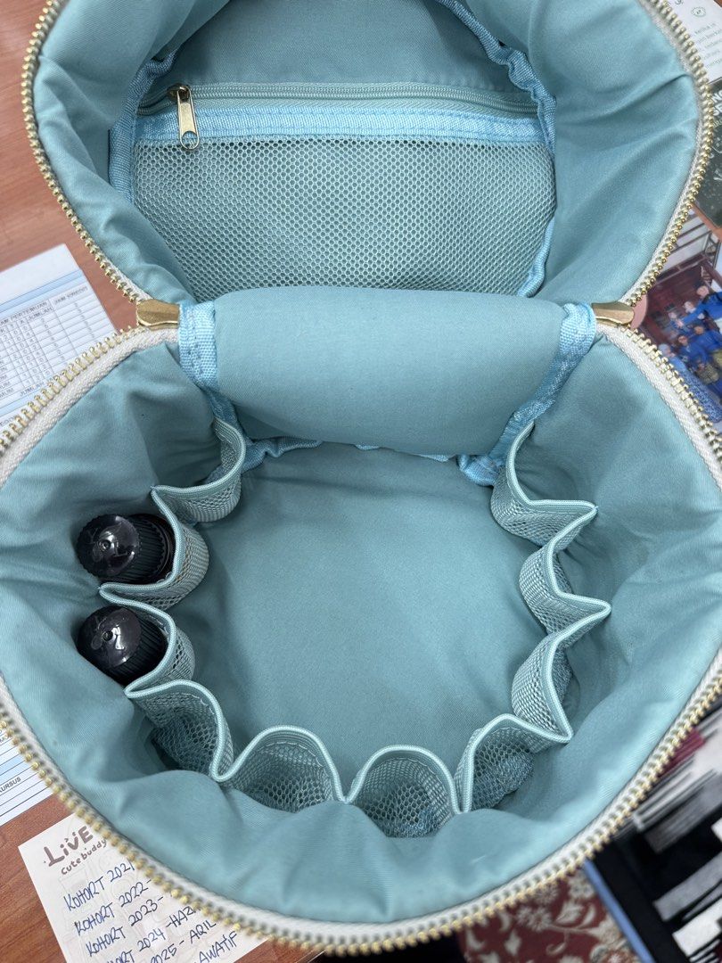 Diffuser EO Bag (Category: Purses & Pouches) located in Petaling Jaya. Submitted by dieladiela (Listing ID 1451309147, Image 2). Description: 📌 Can fit 10 EO bottle (as in picture).