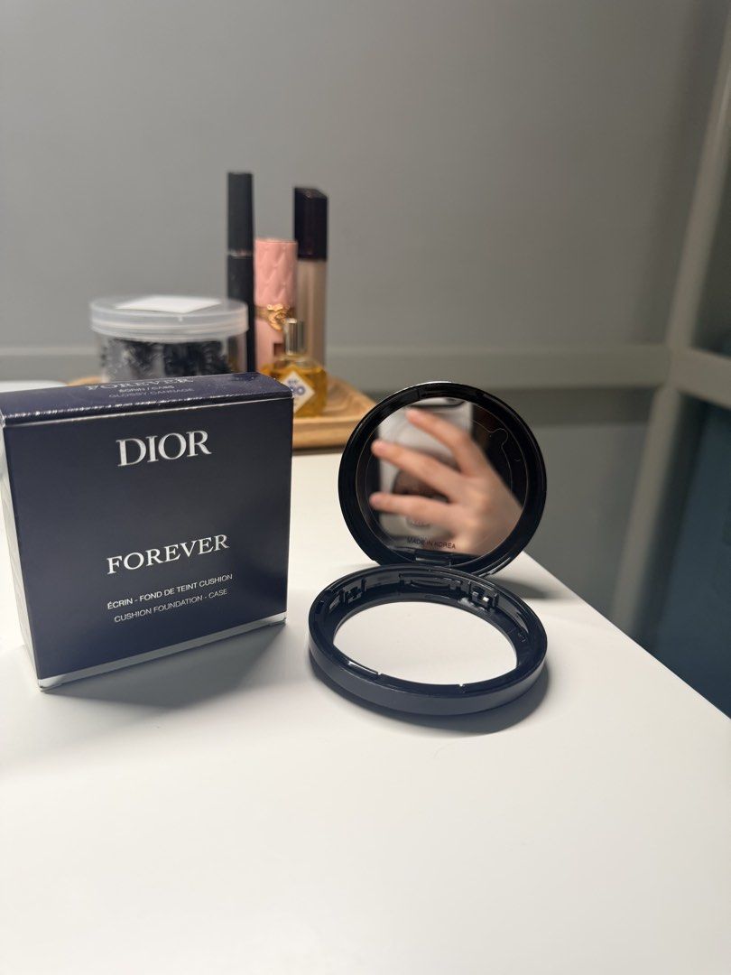 Dior cushion compact （分類：化妝品）位於 Hong Kong。 由 anglelee013 提交（商品編號 1451224100，圖片 2）。簡介： 。