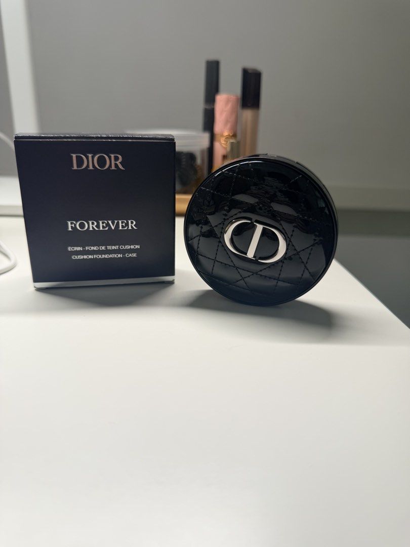 Dior cushion compact （分類：化妝品）位於 Hong Kong。 由 anglelee013 提交（商品編號 1451224100，圖片 1）。簡介： 。