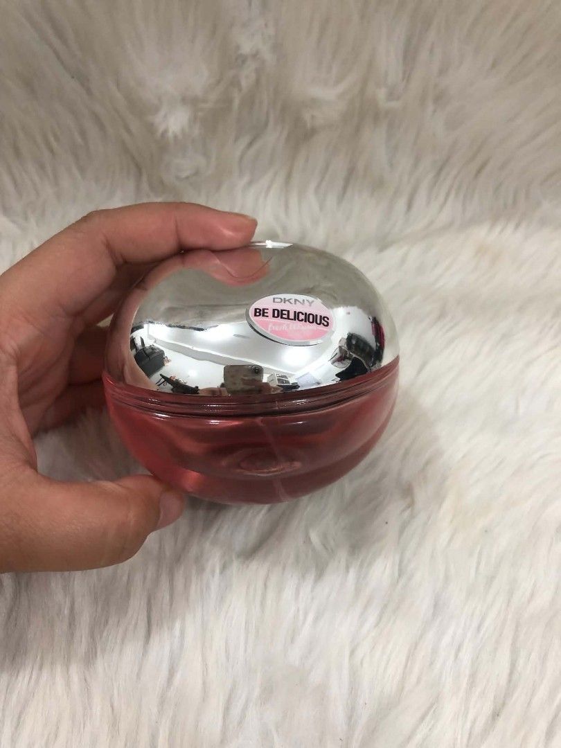 DKNY Be Delicious Eau de Parfum Spray (Category: Fragrance & Deodorants) located in Manila. Submitted by le_chic_cart (Listing ID 1451152655, Image 3). Description: PRELOVED! ilang spray lang ang nagamit more or less 90-95% pa ang Laman - DKNY Be Delicious Eau de Parfum spray - Unique apple-shaped bottle with silver top - Features a fun and fruity fragrance - Pink liquid inside - Suitable for everyday wear or special occasions - Significant amoun