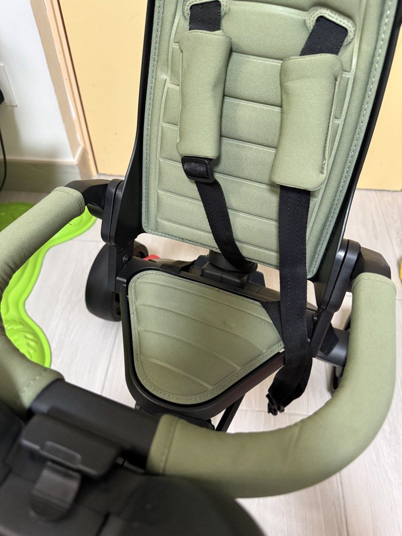 Doona Liki TrikeS3 幼童單車-軍綠色 （分類：外出用品 - 嬰兒車）位於 Hong Kong。 由 carmen_000 提交（商品編號 1451286416，圖片 3）。簡介： 使用次數不過五次，接近全新 。