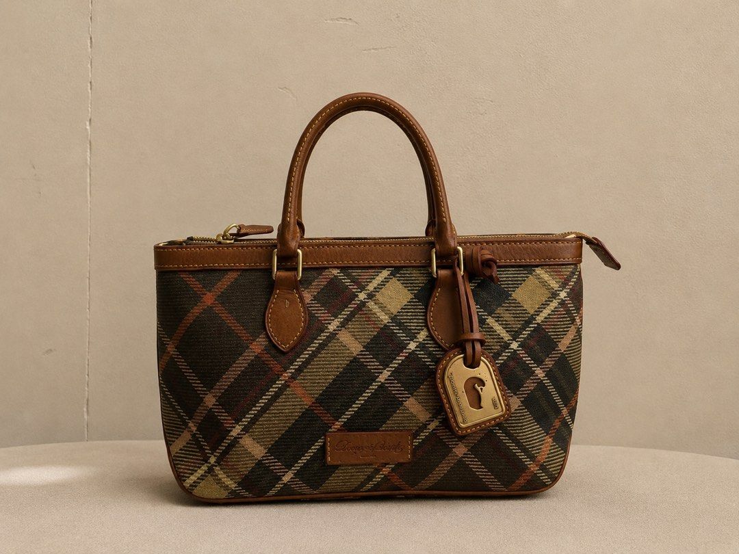 DOONEY & BOURKE (Category: Luxury Bags & Wallets) located in Magalang. Submitted by _aannggeelll (Listing ID 1451211729, Image 1). Description: .