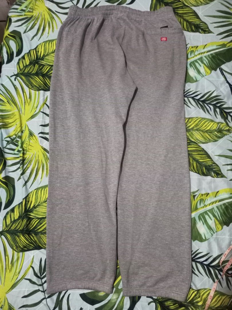 Ecko Unltd. Grey Sweatpants XL (Category: Joggers) located in Mangaldan. Submitted by harrapotter (Listing ID 1451284976, Image 3). Description: WAIST 32-36 LENGTH 42 THIGH 13.5 HEM 9 NEED WASH.