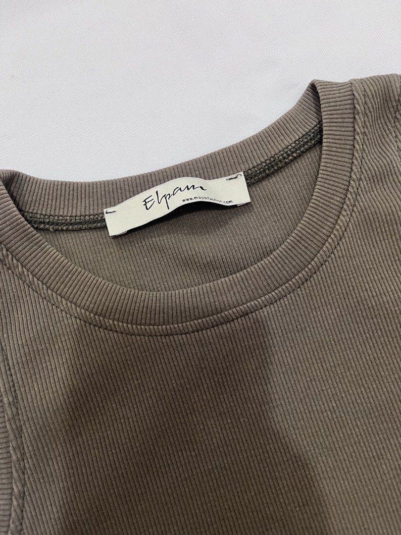Elpam Ribbed Racerback Tank Top (Category: Sleeveless) located in Las Pinas. Submitted by _potatoee (Listing ID 1451282113, Image 2). Description: Olive green ribbed tank top from Elpam. Racerback style. Stretchy material. Great basic piece for your wardrobe..