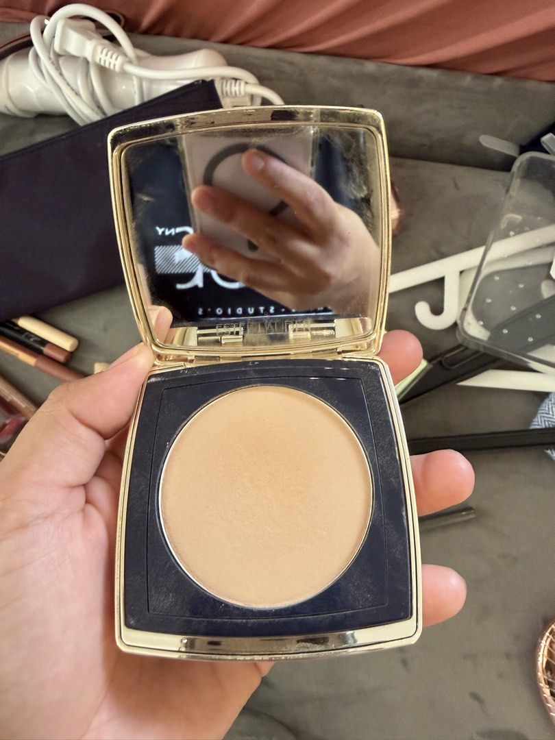 Estee lauder powder (Category: Makeup) located in Quezon City. Submitted by destashingmycloset (Listing ID 1451190741, Image 2). Description: .