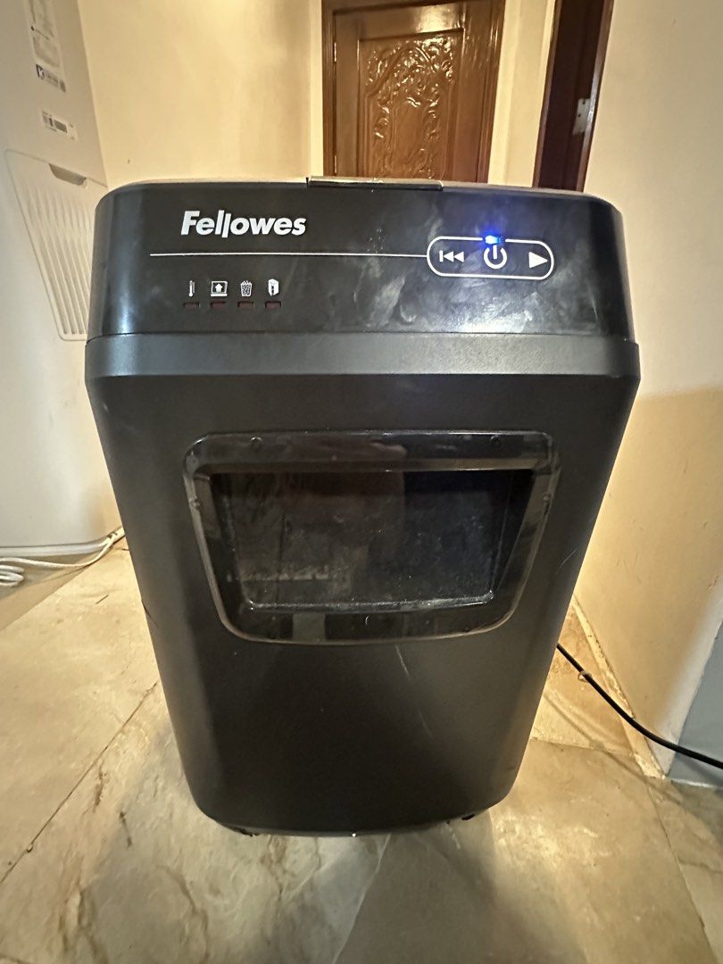 Fellowes 200C Automatic Paper Shredder (Category: Office & Business Technology) located in Paranaque City. Submitted by abiiii_ (Listing ID 1451317278, Image 2). Description: - Fellowes 200C Paper Shredder - 200 papersheets - Fully functional and works well - (issue) Minor cosmetic scratches on the side .