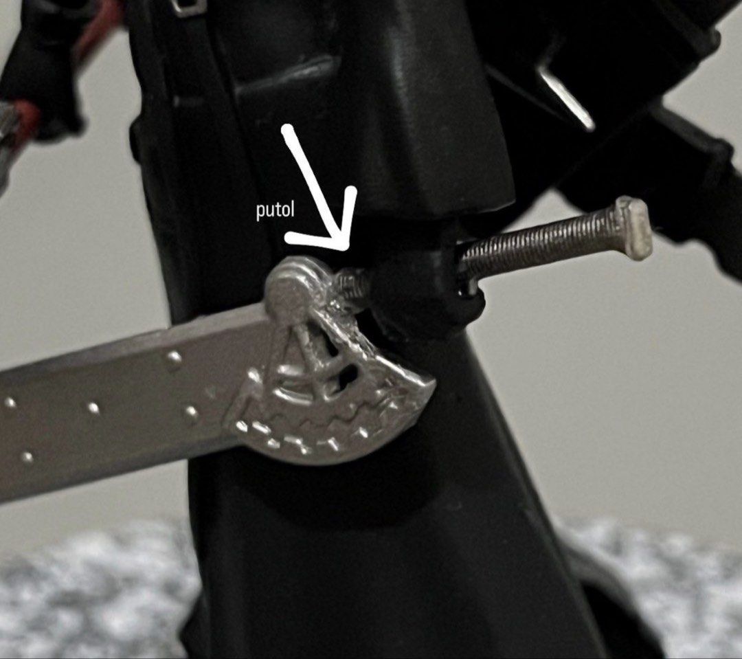 final fantasy cloud strife figure anik aniks (Category: Figurines & Statues) located in Davao. Submitted by a27v5qvh (Listing ID 1451142133, Image 3). Description: broken sword grip ( can easily be fixed with glue) .