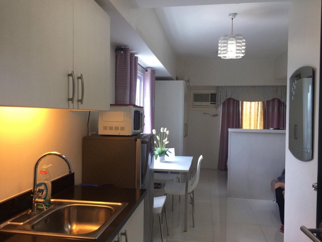 FOR SALE STUDIO UNIT IN PRINCETON (SMDC) (Category: Apartments & Condos) located in Mandaluyong City. Submitted by aireenm (Listing ID 1451287698, Image 2). Description: FOR SALE ‼️‼️ STUDIO UNIT in PRINCETON RESIDENCES (SMDC) Location: Gilmore Avenue Brgy Valencia, Quezon City Floor Area: 23.47sqm, corner unit, Studio type Floor Level: 19th Floor Fully Furnished Facing Robinson's Magnolia Clean title Without Parking Net Price: 2.5M For more inqu
