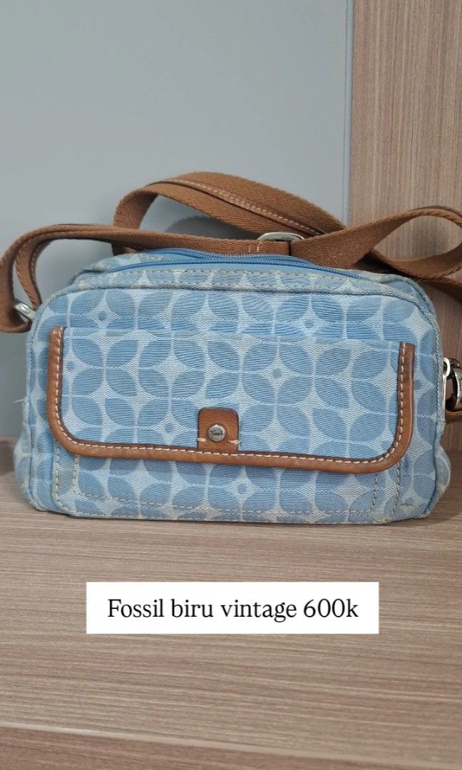 Fossil vintage (Kategori: Tas & Dompet Wanita) berada di Bandung. Dikirim oleh nurinsanicha (ID iklan 1451245702, Gambar 1). Deskripsi: .