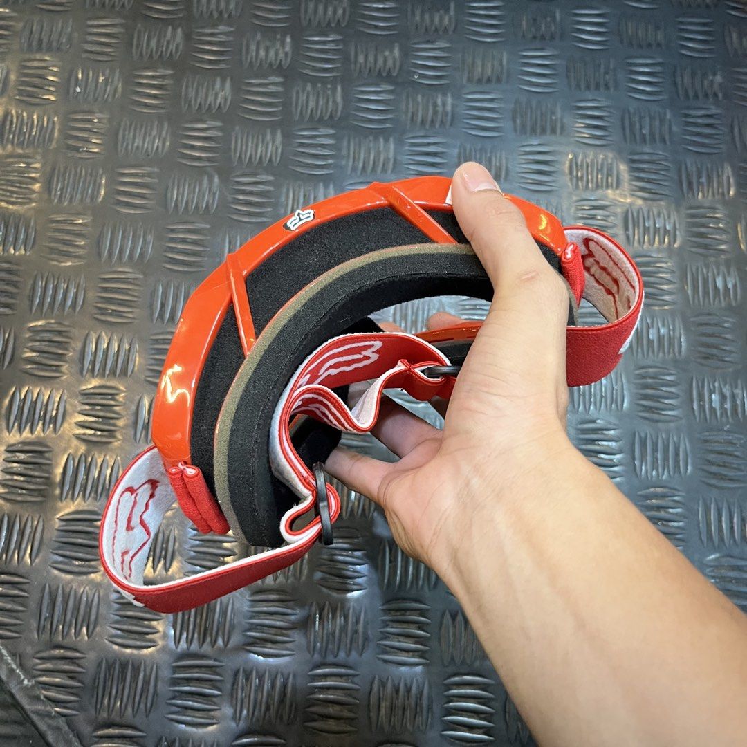 FOX (Category: Announcements) located in Iloilo. Submitted by plugsta (Listing ID 1451165727, Image 3). Description: 4 sitesThese are Fox Racing Motocross Goggles, designed for dirt bike riding, mountain biking (MTB), and off-road motorsports..