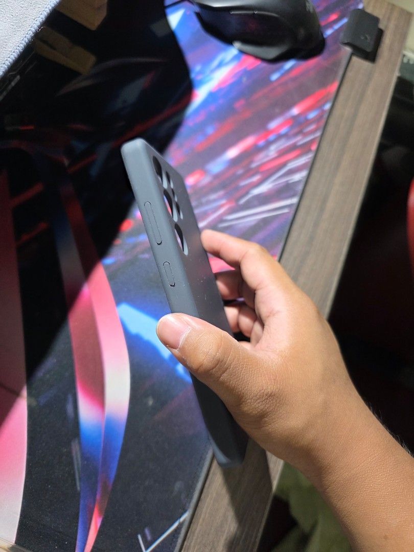 Gala y S25 Ultra phone case (Category: Samsung) located in Antipolo. Submitted by justinerovic (Listing ID 1451160119, Image 2). Description: Phone Cases for S25 Ultra navy blue silicon case - 200 carbon style magsafe case - 300 take all - 400.