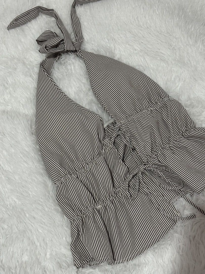 halter top (Category: Sleeveless) located in Rosario. Submitted by itsingrid (Listing ID 1451301929, Image 1). Description: - doesn’t fit me :(.