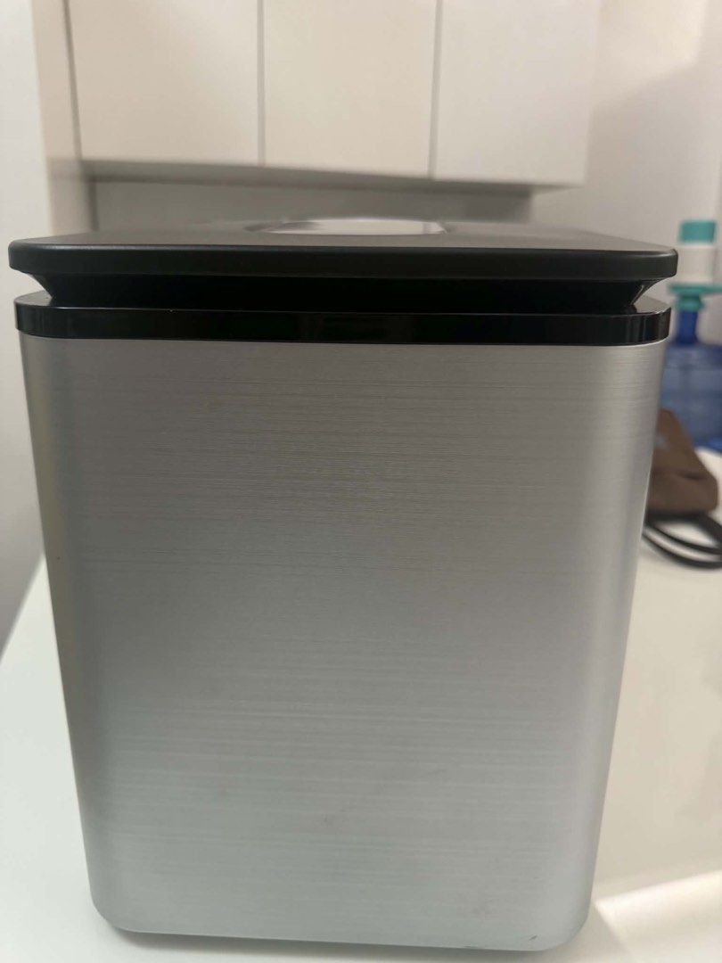 Hanabishi Ice Maker (Category: Other Kitchen Appliances) located in Quezon City. Submitted by cheerupbby (Listing ID 1451316518, Image 3). Description: Great working condition. Used once to check if it was working. Not using since we prefer ice trays. I can send a video and/or we can schedule a video chat via blue app. 2.2 liter tank capacity 12 kg ice output for 24 hours 99 pieces ice storage Manual addition of water 240x360x320mm 100 watts Loca
