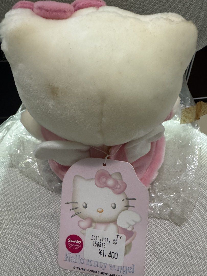 Hello Kitty 天使公仔 （分類：兒童玩具）位於 Hong Kong。 由 sweetsmaggie 提交（商品編號 1451219558，圖片 2）。簡介： 因有歲月嘅痕跡，公仔變黃 完美主義者勿出價 不包任何運費及要承擔風險。
