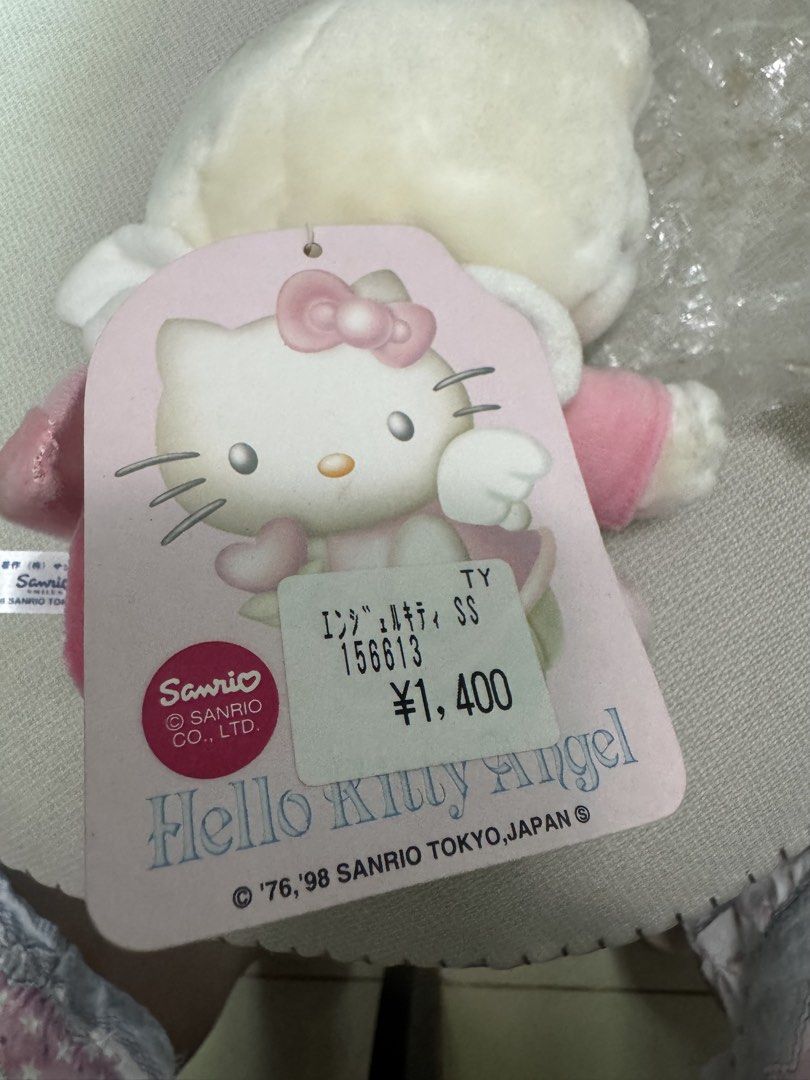 Hello Kitty 天使公仔 （分類：兒童玩具）位於 Hong Kong。 由 sweetsmaggie 提交（商品編號 1451219558，圖片 3）。簡介： 因有歲月嘅痕跡，公仔變黃 完美主義者勿出價 不包任何運費及要承擔風險。