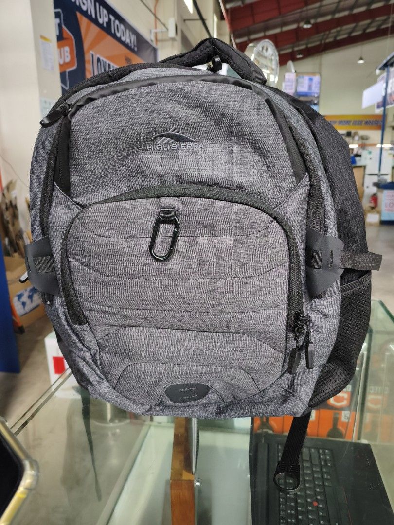 High Sierra travel Bag (Category: Luxury Bags & Wallets) located in Manila. Submitted by red_finders (Listing ID 1451158309, Image 1). Description: .