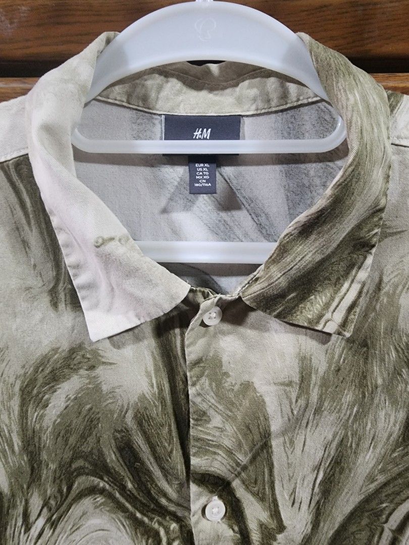 H&M Marble Print Shirt (Green) (Category: Formal Shirts) located in Manila. Submitted by brandedvanda_98 (Listing ID 1451195833, Image 2). Description: Original Price: Php 1790 Release: Spring 2025 H&M Model on Last Photo ✨️Easy to Steam Iron ✨️Lightly Used ✨️Very Little Piling, No Stain ✨️Regular Fit.