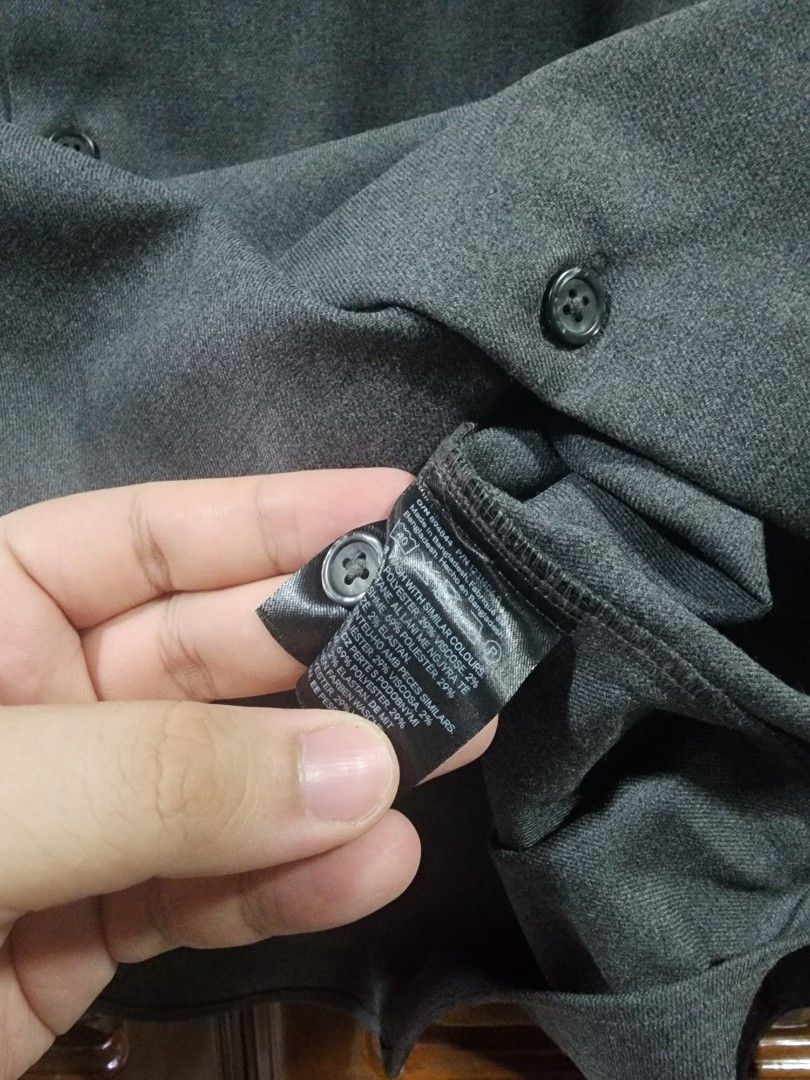 H&M Twill Long Sleeve Shirt (Category: Formal Shirts) located in Manila. Submitted by brandedvanda_98 (Listing ID 1451201462, Image 3). Description: Original Price: Php 749 Selling for 50% off Purchased: August 2025 H&M Delivery Email in last photo ✨️Easy to Steam Iron ✨️Worn only Once ✨️No Damage, No Stain ✨️Regular Fit ✨️Size XXL - not available in Physical Store.