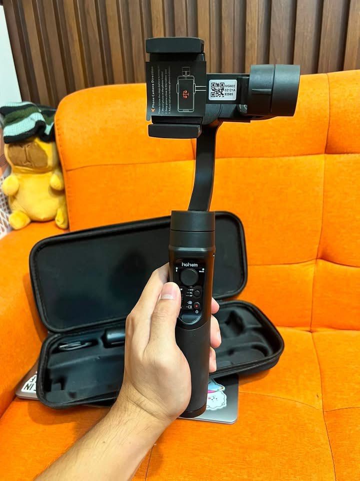 Hohem Gimbal Stabilizer with Case (Category: Gimbals & Stabilizers ) located in Manila. Submitted by sky_ris03 (Listing ID 1451312052, Image 1). Description: Hohem gimbal for smooth videos. Includes hard case and all accessories. Perfect for vlogging and mobile filming. 🚨 RUSH SALE! Like-New Hohem Gimbal! 🚨 Steal deal alert! 📸✨ Selling my Hohem iSteady Mobile+ 3-Axis Gimbal—as in USED ONCE ONLY! Nabili ko sa Saudi, at nakatabi lang sa case. Ki