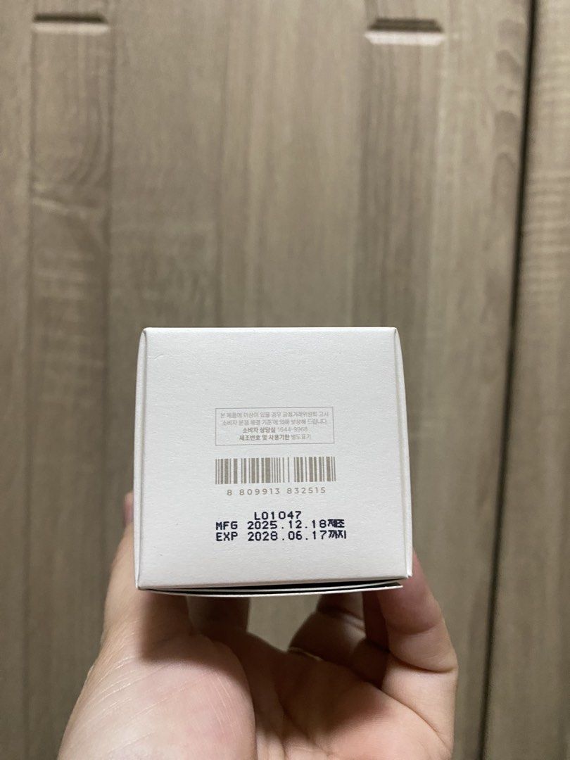 Innisfree Retinol 0.2% Boosting Shot Ampoule (Category: Face Care) located in Rizal. Submitted by skincarehaulph (Listing ID 1449966570, Image 3). Description: In transit 1pc only - Innisfree Retinol 0.2% Serum - Promotes firm and resilient skin - Addresses elasticity and wrinkle care - Enriched with Vitamin A for enhanced firmness and texture - Results in smoother, healthier-looking skin - Boosting shot ampoule for visibly firmer and more elasti