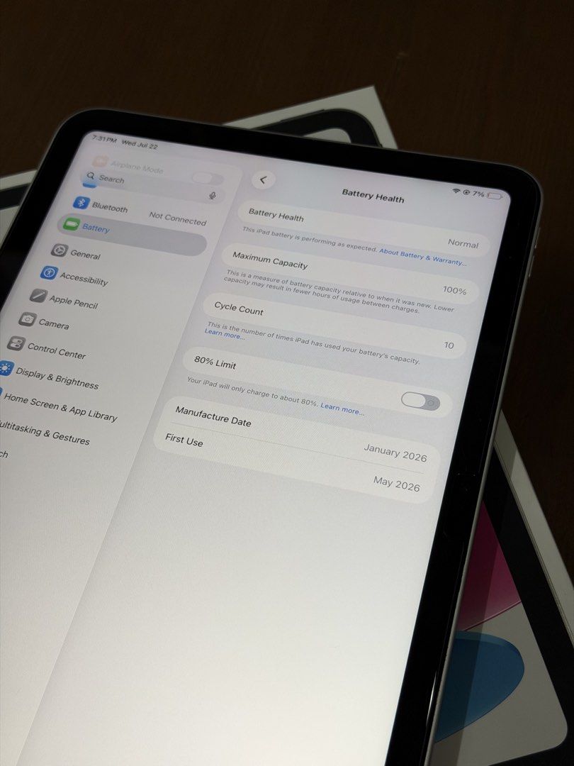 iPad A16 Silver 128GB (Category: iPad) located in Manila. Submitted by ayaykp (Listing ID 1451290567, Image 3). Description: iPad A16 128GB Wi-Fi Silver 100% battery health, 10 cycles CH/A model Rarely used, received as gift .