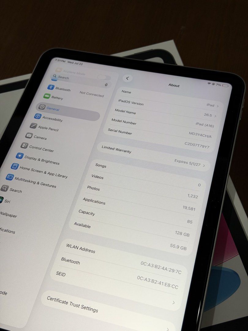 iPad A16 Silver 128GB (Category: iPad) located in Manila. Submitted by ayaykp (Listing ID 1451290567, Image 2). Description: iPad A16 128GB Wi-Fi Silver 100% battery health, 10 cycles CH/A model Rarely used, received as gift .