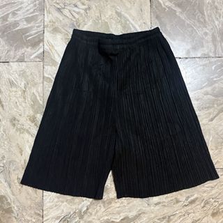 (Category: ) located in . Submitted by hell.thrift (Listing ID 1451205190, Image 1). Description: .