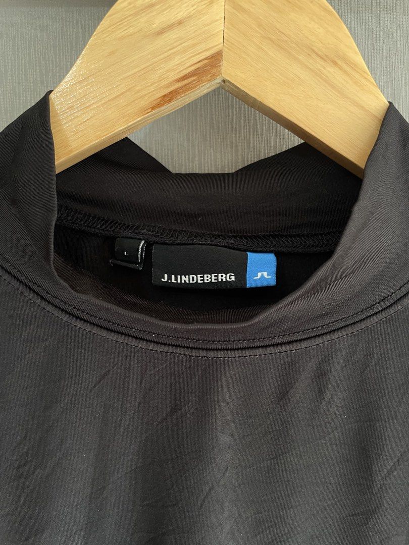 J. Lindeberg Black Long Sleeve Mock Neck Top (Category: Activewear) located in Mataasnakahoy. Submitted by zero4thrift (Listing ID 1451200823, Image 3). Description: - J. Lindeberg black long sleeve top - Mock neck style - Features J. Lindeberg logo on sleeve and collar - Comfortable and breathable fabric - Ideal for layering or wearing on its own - Perfect for golf or casual wear Actual size - 21” width - 29” length (Issue last picture) 📌 DISCL