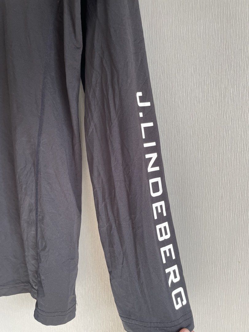 J. Lindeberg Black Long Sleeve Mock Neck Top (Category: Activewear) located in Mataasnakahoy. Submitted by zero4thrift (Listing ID 1451200823, Image 2). Description: - J. Lindeberg black long sleeve top - Mock neck style - Features J. Lindeberg logo on sleeve and collar - Comfortable and breathable fabric - Ideal for layering or wearing on its own - Perfect for golf or casual wear Actual size - 21” width - 29” length (Issue last picture) 📌 DISCL