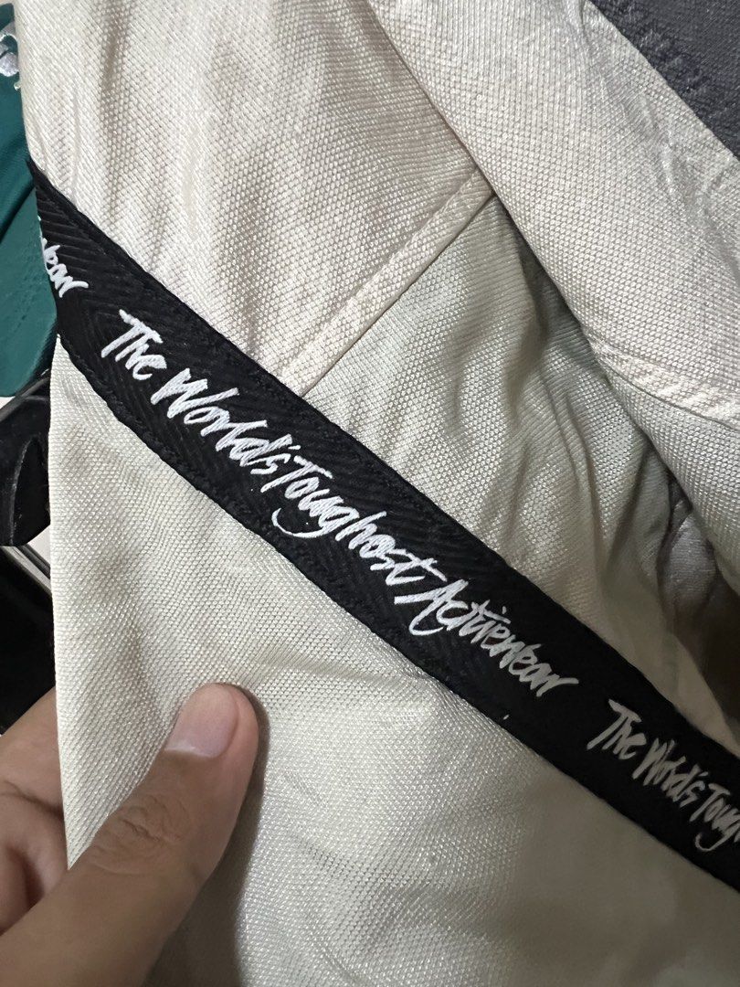Jacket (Category: Coats, Jackets and Outerwear) located in Kulai. Submitted by megat888 (Listing ID 1451260013, Image 3). Description: .