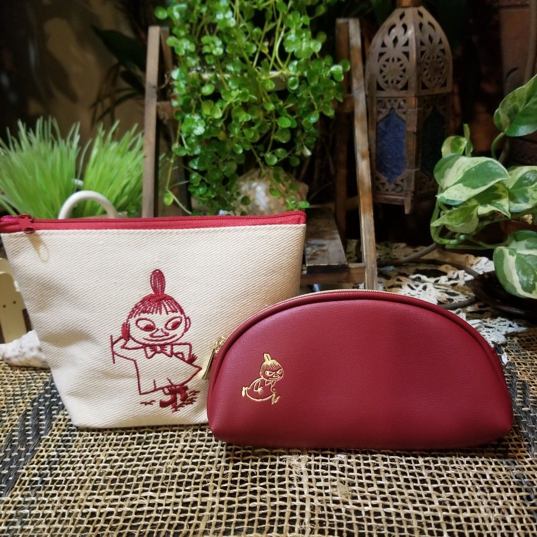 Japan Quality Moomin Foil case /Pencil case/ Cosmetic pouch x 2 (Category: Purses & Pouches) located in Kuala Lumpur. Submitted by Reosp1822 (Listing ID 1451286692, Image 3). Description: 17cmx9cmx4cm 18.5cmx13cm canvas pouch.