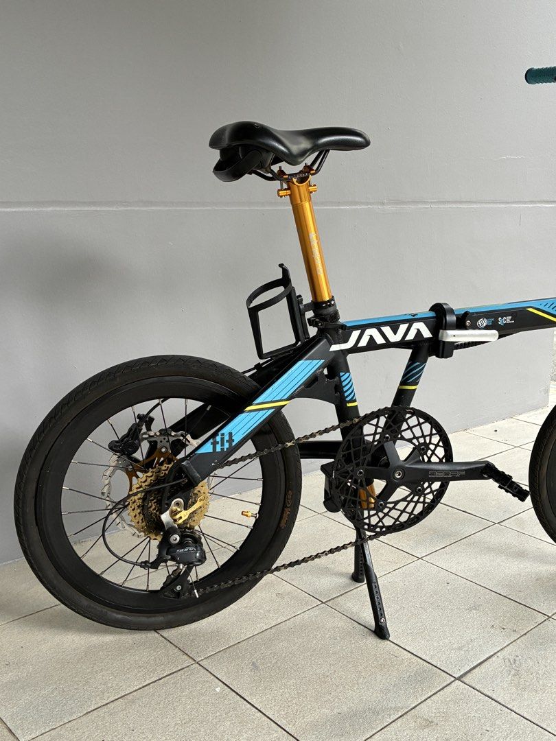 JAVA Foldable Bicycle (Category: Bicycles) located in Singapore. Submitted by soars321 (Listing ID 1451182016, Image 3). Description: - JAVA folding bike - 16-inch wheels - Reliable disc brakes - Stylish gold accents on hubs and seat post - Lightweight and easy to fold - Ideal for commuting and casual rides - Comes with hydraulic brakes - Price able to negotiate - Ready for a new owner .