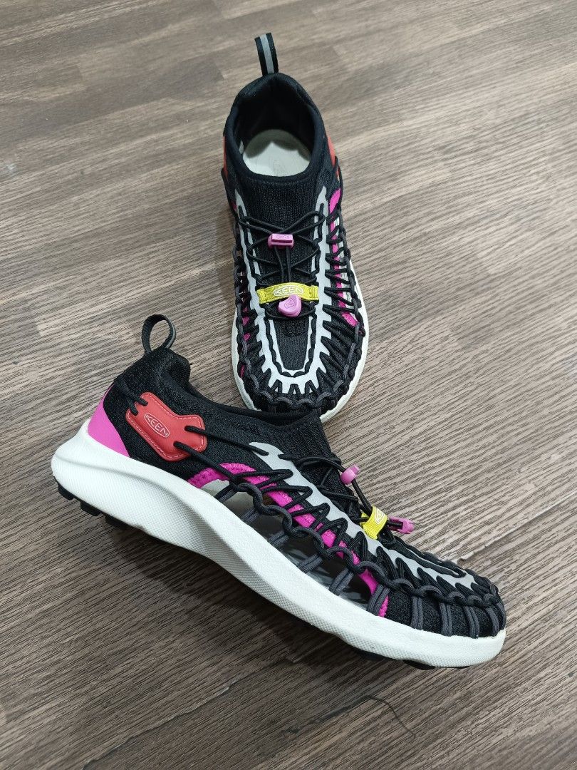 Keen Uneek Sneaker Sandal (Category: Sandals) located in Baguio. Submitted by activeloots (Listing ID 1451141888, Image 2). Description: Keen Uneek SnK Sandal Size 7.5w / 24.5cm Authentic💯 Excellent condition 1200 + sf Baguio location.