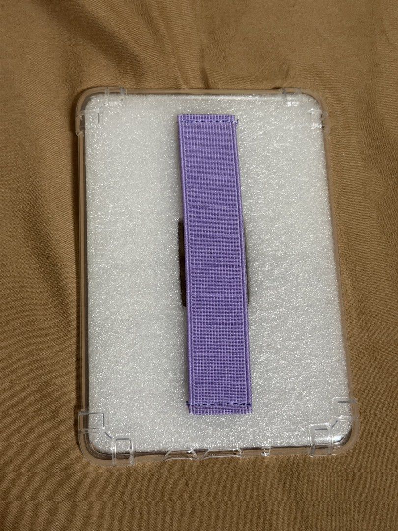 Kindle Basic Silicone Case with Strap (Category: E-Readers) located in Mandaluyong City. Submitted by _jdeclutters (Listing ID 1451295579, Image 1). Description: .