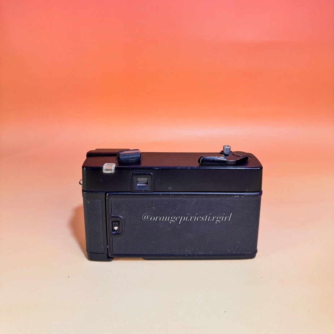 Konica C35 AF 35mm Film Camera (Category: Cameras) located in Bulacan. Submitted by orangepixiestixgirl (Listing ID 1451320191, Image 2). Description: ‼️message me on ig, @orangepixiestixgirl for inquiries and transactions‼️ ‼️CAN’T REPLY HERE‼️ Konica C35 AF 35mm Film Camera —Fixed Konica Hexanon 38mm f/2.8 lens —Pop-up manual flash system with a mechanical release switch on the front. —Manual thumb-lever film advance and a manual fold-out rewin
