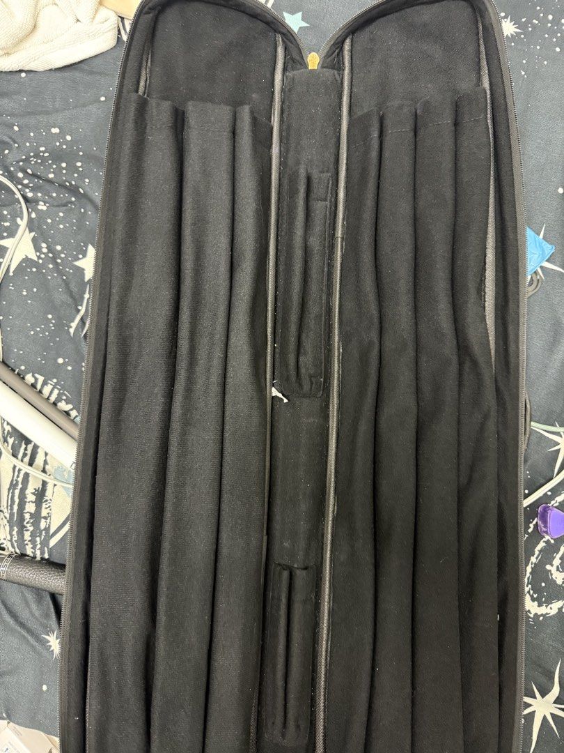 Konllen Billiard Bag (Category: Billiards and Bowling) located in Quezon City. Submitted by calvinceaztango (Listing ID 1451248728, Image 3). Description: Konllen Billiard Bag 3 x 4 bag (butts and shaft) issue shown in the photos. rfs: quit bilyar. 📍tandang sora, qc..