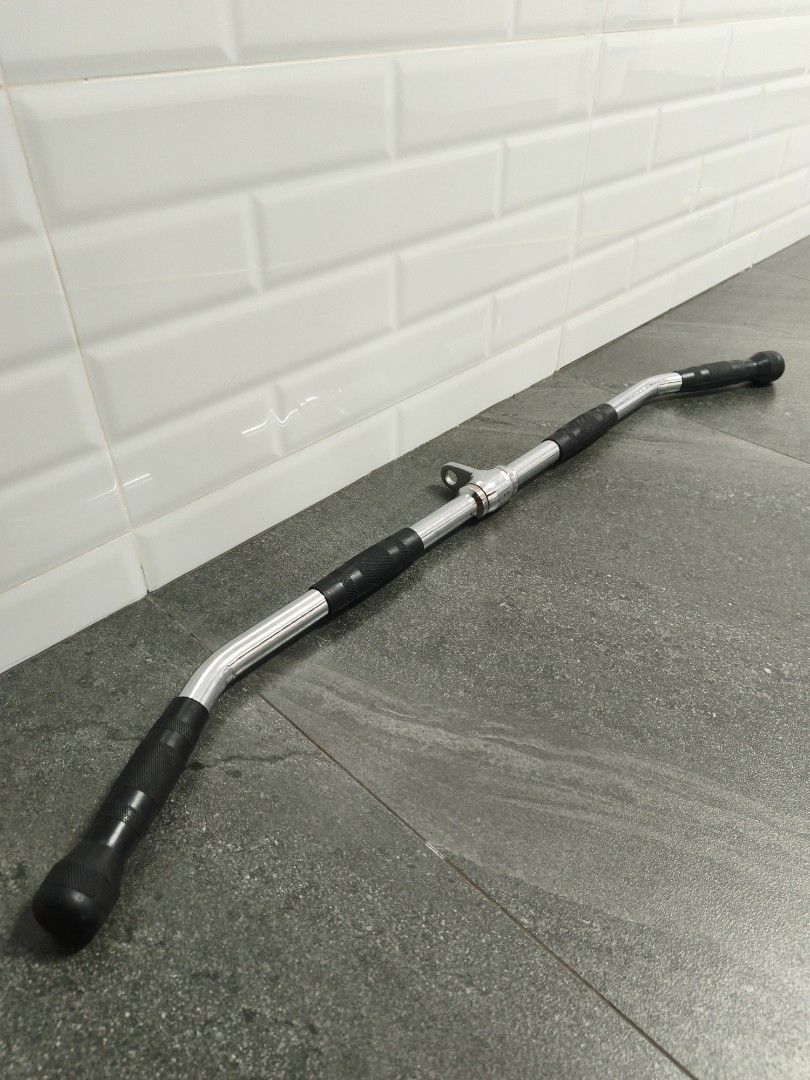 Lat Pulldown Bar (Category: Cardio & Fitness Machines) located in Singapore. Submitted by twosox11 (Listing ID 1451148029, Image 1). Description: - $20 for 1 lat pulldown bar - Additional $10 for delivery to your place - Length 96cm - Non nego.