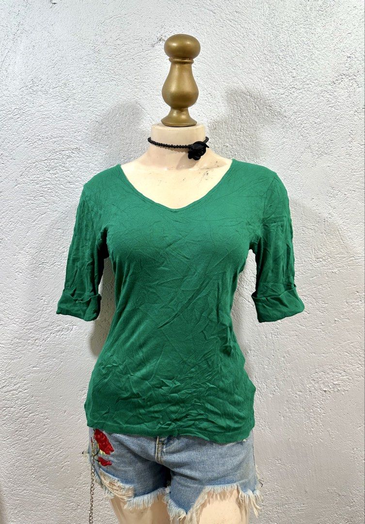 Lauren RL/Ralph Lauren Green Blouse (Category: Blouses) located in Tarlac. Submitted by ej202177 (Listing ID 1451322713, Image 1). Description: RL vibrant green Size: Medium Location: Tarlac .
