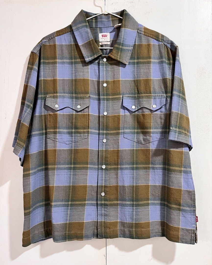 Levi's Plaid Boxy Western Shirt (Category: Tshirts & Polo Shirts ) located in Baguio. Submitted by lovelemons (Listing ID 1451278204, Image 1). Description: Brand new Levi's Plaid Boxy Western Shirt Men's Small on Tag No issues.