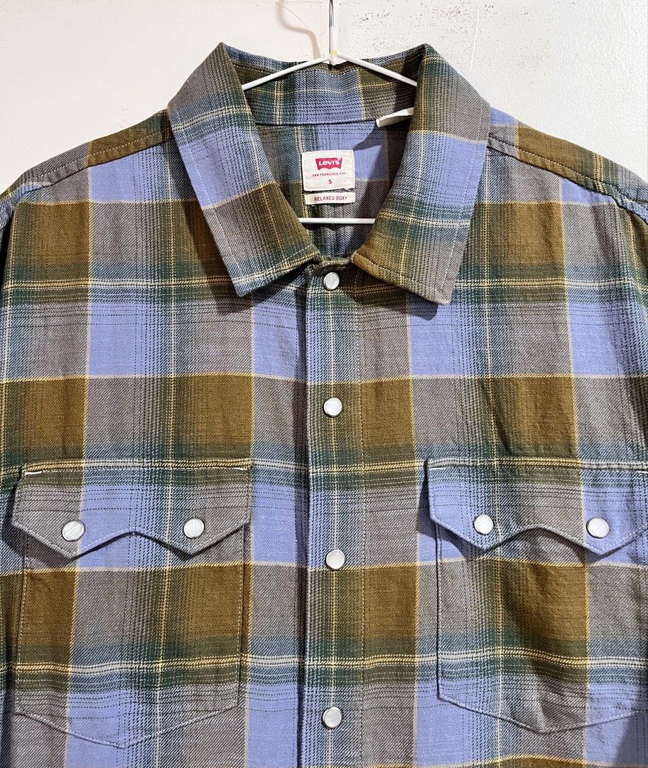Levi's Plaid Boxy Western Shirt (Category: Tshirts & Polo Shirts ) located in Baguio. Submitted by lovelemons (Listing ID 1451278204, Image 2). Description: Brand new Levi's Plaid Boxy Western Shirt Men's Small on Tag No issues.
