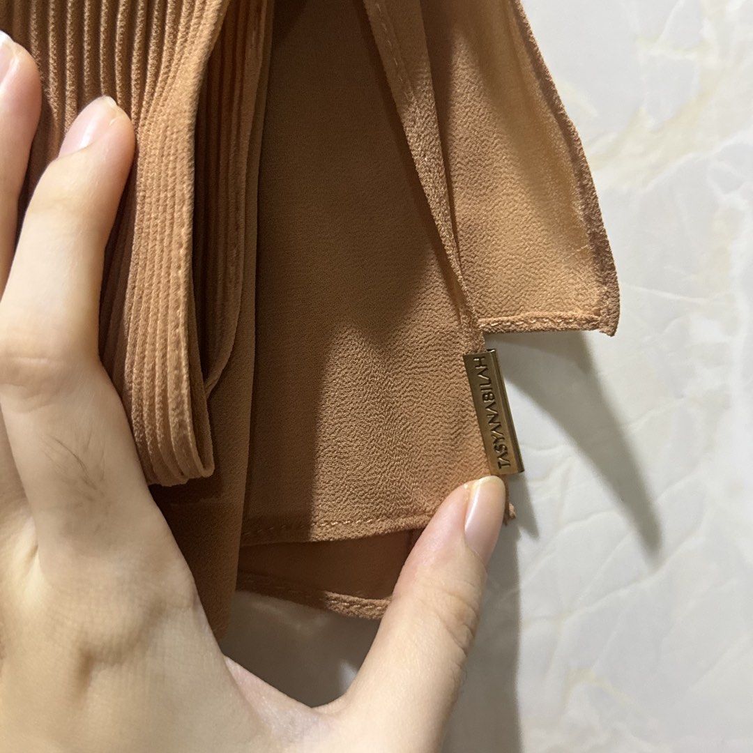 TASYANABILAH Long Half Pleated Shawl Matte (Brown tone) (Category: Hijabs) located in Petaling Jaya. Submitted by loved_zaraa (Listing ID 1451246424, Image 3). Description: Selling as Set Pos Only Postage Price: WM: Rm 7.50 EM: Rm 14.50 (Sabah & Sarawak).